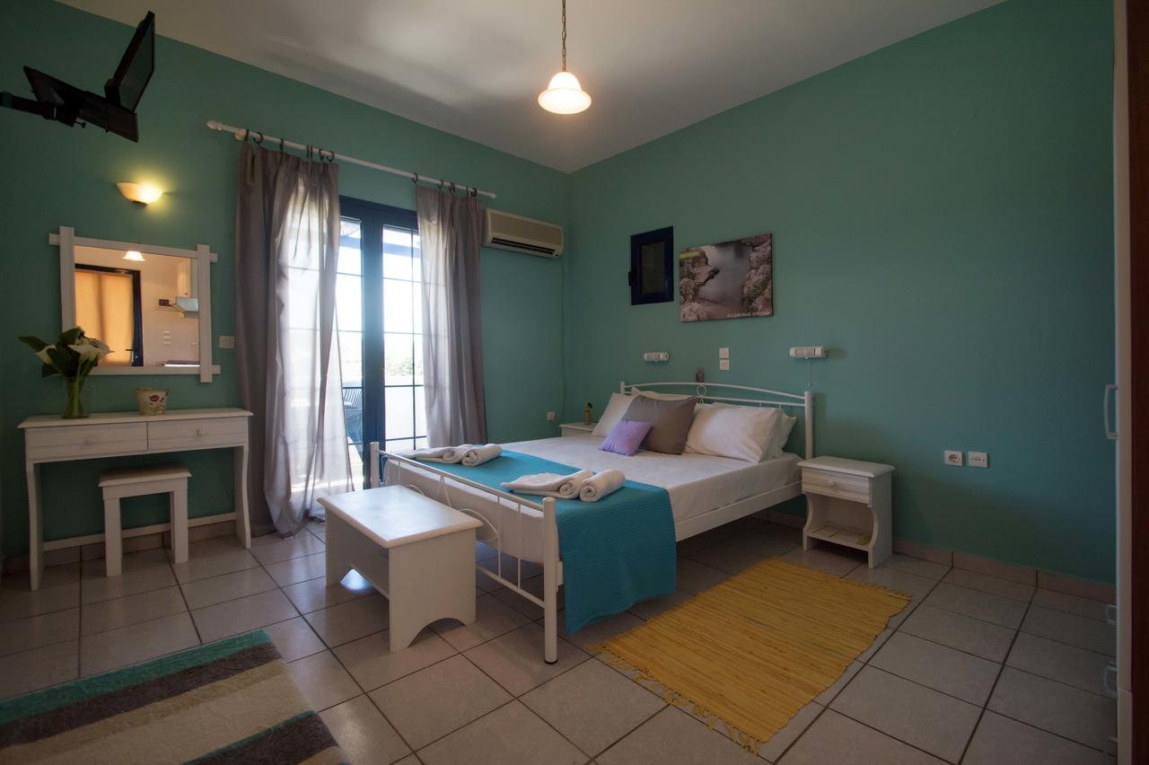 Contaratos Holiday Lettings Livadi  Zewnętrze zdjęcie